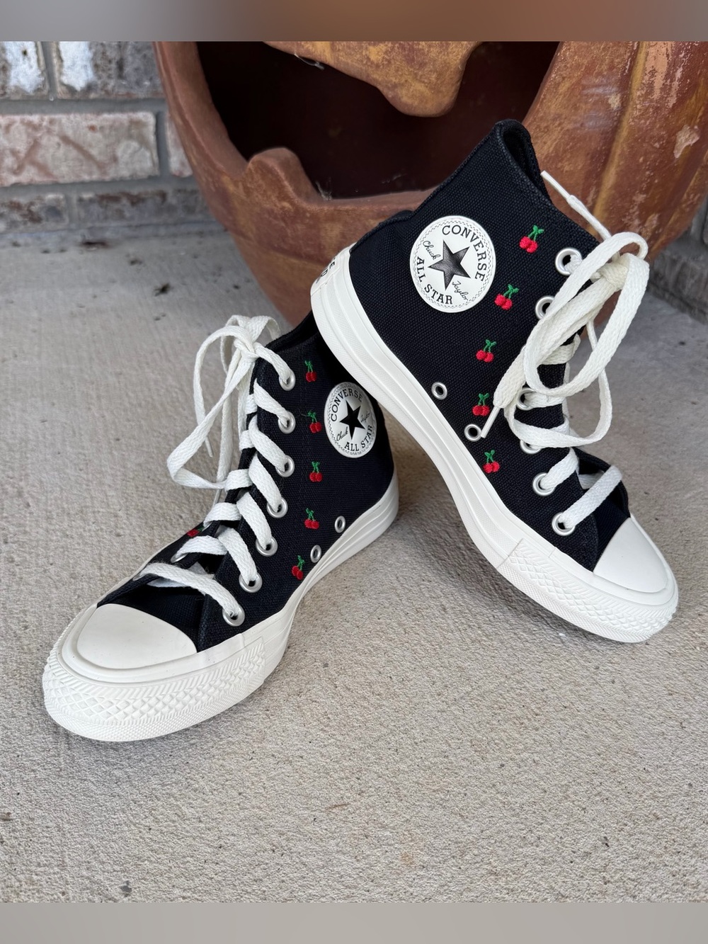🍒💣 Cherry embroidered high top Converse
